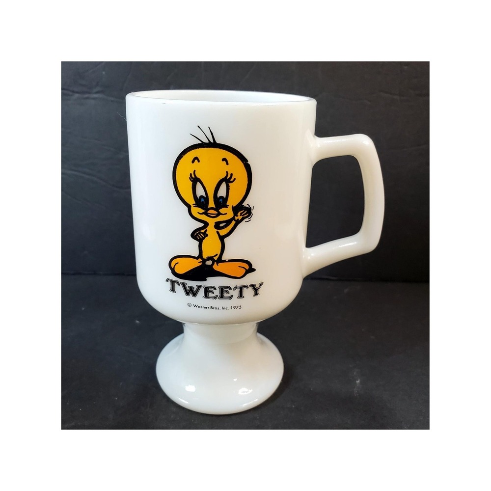 Vintage 1975 Tweety Bird Milk Glass Pedestal Footed Mug Marriots Great America